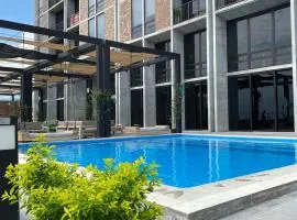 Lux 2 BR apartment, swimming pool, gym and free parking spot in downtown Monterrey