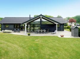 Gorgeous Home In Haderslev With Wifi，位于哈泽斯莱乌的酒店