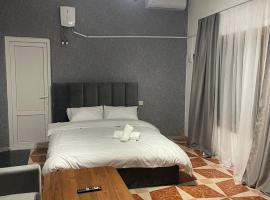 Prime Hotel，位于Yerevan Parakar的酒店