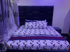Esthercy Hotel Ltd Lagos，位于Okunola的酒店