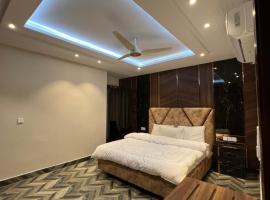 Courteous Hotel，位于伊斯兰堡贝娜齐尔·布托国际机场 - ISB附近的酒店