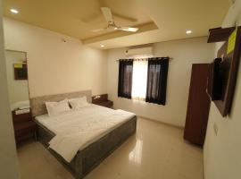 Hotel Pawar Palace And Restaurant，位于Kelwa的酒店