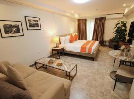 1106 LaGrande2 11floor rooftop swiming angeles Walking street，位于安吉利斯的酒店