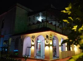 Aarale HomeStay & Cafe，位于博尔普尔的酒店