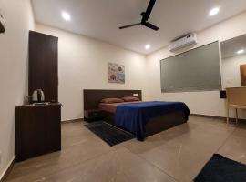 Aurora The Pool Villa ll，位于科泽科德的酒店