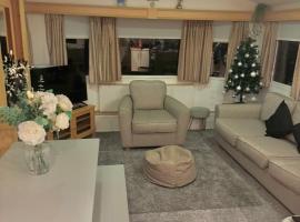 Skipsea Sands Caravan Hire 8 Berth WIFi Air conditioning，位于Ulrome的酒店