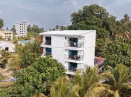 卡马德霍岛伊特哈旅馆，位于芭环礁的带停车场的酒店