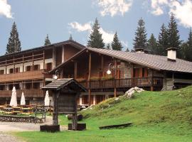 Rifugio Escursionistico Tita Piaz，位于阿姆佩佐的酒店