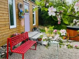 Designový Tiny house(minidomeček) U Mluvících kamenů
