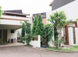 Villa Tara Home at Vimala Hills，位于Gadok 1的酒店
