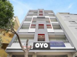 Townhouse De Alphabet Hotel Kukatpally Nexus Mall，位于库卡特帕尔莱的酒店
