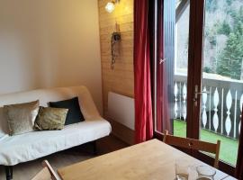 Milky Way - Appartement en bas des pistes du Mourtis，位于Boutx的酒店