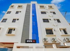 Super Hotel O YUVA INN，位于Dhantoli的酒店