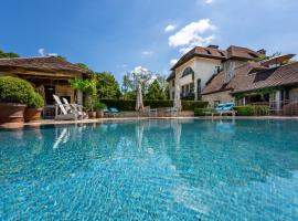 LeSable luxury vacation home，位于克勒伊斯贝尔亨的酒店