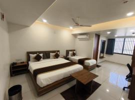 Hotel Shree Ji，位于艾哈迈达巴德萨达尔·瓦拉巴伊·帕特尔国际机场 - AMD附近的酒店