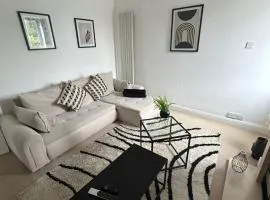 Two bed town centre Ipswich apartment contractor stays leisure and travel