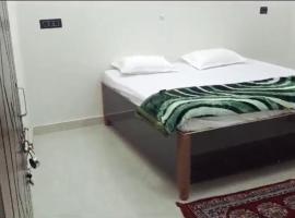 White House Homestay，位于Naini的酒店