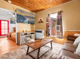 Hideaway Cabin - Cozy romantic cabin perfect for couples