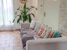 villa familiale avec spa et sauna，位于Saint-Antonin-de-Sommaire的酒店