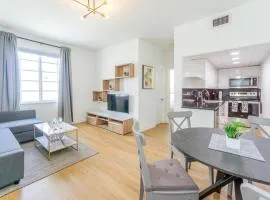 CHIC AND COZY 1 Br and 1Bth Suite on Collins Ave