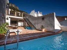 Eagles Nest - Massive townhouse with Pool with outstanding views