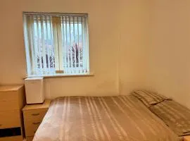 Cozy Private Room with Free Wi-Fi