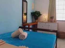 Whole Bungalow 1 BR With Loft, Private Kitchen, T&B