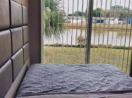 Lakeview Tiny House Near Airport & Universal Studios