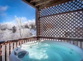 Views ~ Hot Tub~ 2 Decks~Pool Table~GameRoom~Cabin