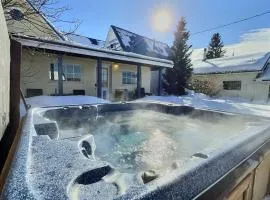 Gem Palace with Hot Tub Sauna