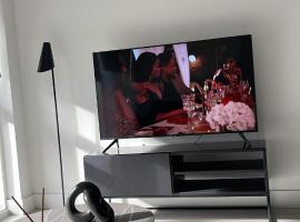Cozy room in a shared apartment，位于卢坎的酒店