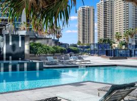 Circle on Cavill - Self Contained & Privately Managed - Wow Stay，位于黄金海岸的酒店