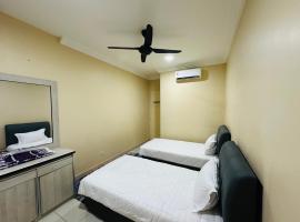 Qaza Homestay Rawang Tasik Puteri，位于万挠的酒店