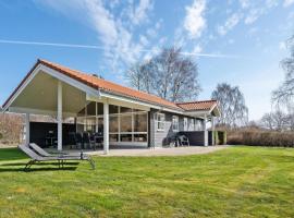 Holiday Home Lunavej Vejby Xi，位于瓦伊比的酒店