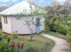 Bungalow charmant avec piscine partagée à Le Robert