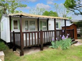 Bungalow Charmant à Sampzon 32 m² avec Vue Montagne，位于Sampzon的酒店