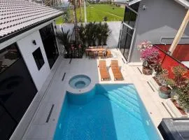 Villa Luxe Bangkok Private Pool Whirlpool