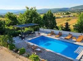4 Bedroom Nice Home In Gornji Vinjani
