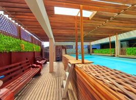 Waterland Suites，位于帕拉马里博的酒店