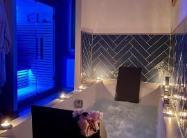 Les Secrets de la Baie - l'Archipel - cocon bien-être avec Spa et Sauna，位于埃塔普勒的酒店