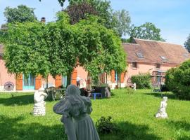 Maison cosy avec grand jardin, Charny-Orée-de-Puisaye，位于Les Jubliers的酒店