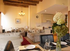 Gîte Abricot - Les Gîtes de la Lohuas，位于Les Champs-Géraux的酒店