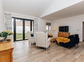 Home Farm Holiday Homes - Sleeps 26，位于Nuneham Courtenay的酒店
