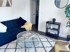 Mi casa es su casa! Sunny,spacious 3BR，位于Leicester的酒店