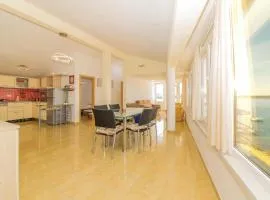 2 Bedroom Stunning Home In Povljana