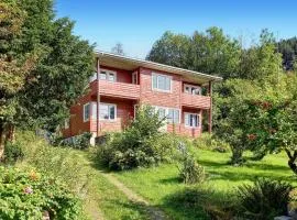 Nice Home In Varaldsøy