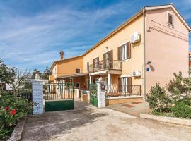 Apartment Valtursko Polje I