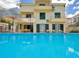Beautiful Home In Makarska