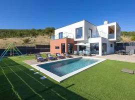 Amazing Home In Dicmo With Kitchen