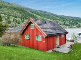 Cozy Home In Mosvik With House Sea View，位于Mosvik的酒店